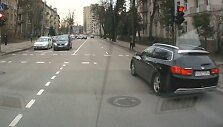 "Honda Accord" mina per raudoną &scaron;viesą