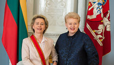 Vokietijos gynybos ministrei Ursulai von der Leyen &ndash; auk&scaron;tas Lietuvos apdovanojimas