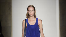 &bdquo;Victoria Beckham&ldquo; 2016 m. pavasario-vasaros kolekcijos modelis