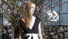&bdquo;Donna Karan&ldquo; 2016 m. kruizinės kolekcijos modelis