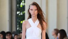 &bdquo;Salvatore Ferragamo&ldquo; 2020 m. pavasario ir vasaros kolekcijos modelis