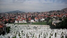 Sarajevas. Vienos i&scaron; trijų kapinių netoli miesto centro, neleidžiančios pamir&scaron;ti apie ne taip ir seniai vykusį karą su serbais ir kroatais.