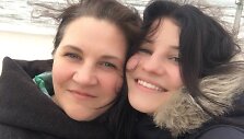 Daugiavaikė mama, &scaron;iaulietė Inga (kairėje)