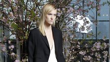 &bdquo;Donna Karan&ldquo; 2016 m. kruizinės kolekcijos modelis