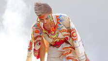 &bdquo;Manish Arora&ldquo; 2019 m. pavasario ir vasaros kolekcijos modelis