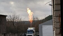 Ugnies stulpas Mi&scaron;kinių gatvėje matomas i&scaron; tolo