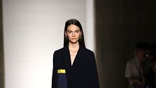 &bdquo;Victoria Beckham&ldquo; 2016 m. pavasario-vasaros kolekcijos modelis