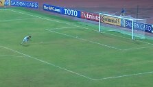 &Scaron;iaurės Korėjos jaunių rinktinės (U-16) vartininko Jang Paek-ho klaida