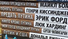 Rusijos leidykla liaupsina Vladimirą Putiną prisidengdama žymių vakariečių pavardėmis