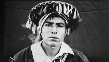Senovine kamera atlikti Sniego žvaigždės festivalio dalyvių portretai Peru 