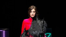 &bdquo;Emporio Armani&ldquo; 2021&ndash;2022 m. rudens ir žiemos kolekcijos modelis