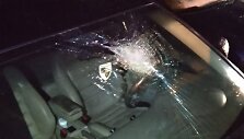 Kai&scaron;iadoryse jaunuolių apgadinti automobiliai