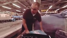 Kas nutinka jūsų lagaminui, kai jį atiduodate į bagažo skyrių oro uoste