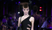 &bdquo;Tom Ford&ldquo; 2020 m. pavasario ir vasaros kolekcijos modelis