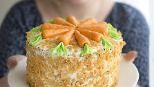 Morkų, rie&scaron;utų ir ananasų tortas su maskarponės sūriu