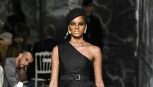 &bdquo;Christian Dior&ldquo; 2019&ndash;2020 m. rudens ir žiemos auk&scaron;tosios mados kolekcijos modelis
