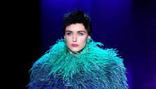 &bdquo;Armani Priv&eacute;&ldquo; 2015 m. rudens kolekcijos modelis