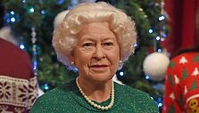 &bdquo;Madame Tussauds&ldquo; muziejus britų karali&scaron;kąją &scaron;eimą aprengė kalėdiniais megztiniais