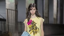 &bdquo;Dries Van Noten&ldquo; 2019&ndash;2020 m. rudens ir žiemos kolekcijos modelis