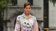 &bdquo;Moschino&ldquo; 2022 m. pavasario ir vasaros kolekcijos modelis