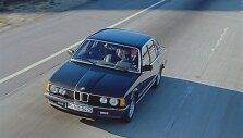 Pirmos kartos BMW 7 (1977-1986 m.)