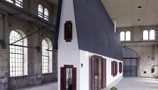 Erwin Wurm &bdquo;Siauras namas&ldquo;