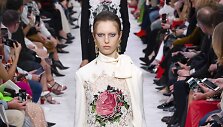 &bdquo;Valentino&ldquo; 2019&ndash;2020 m. rudens ir žiemos kolekcijos modelis