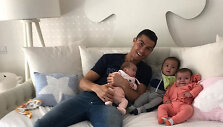 Cristiano Ronaldo su vaikais