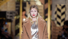 &bdquo;Max Mara&ldquo; 2016 m. rudens kolekcijos modelis