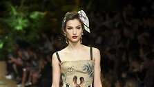 &bdquo;Dolce & Gabbana&ldquo; 2020 m. pavasario ir vasaros kolekcijos modelis