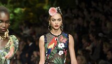 &bdquo;Dolce & Gabbana&ldquo; 2020 m. pavasario ir vasaros kolekcijos modelis
