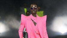 &bdquo;Balmain&ldquo; 2021 m. pavasario ir vasaros kolekcijos modelis