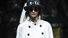 &bdquo;Emporio Armani&ldquo; 2020&ndash;2021 m. rudens ir žiemos kolekcijos modelis