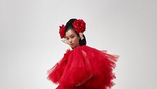 &bdquo;Giambattista Valli&ldquo; 2021 m. pavasario ir vasaros auk&scaron;tosios mados kolekcijos modelis