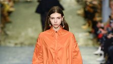 &bdquo;Carolina Herrera&ldquo; 2019&ndash;2020 m. rudens ir žiemos kolekcijos modelis