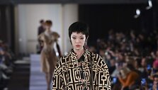 &bdquo;Vivienne Westwood&ldquo; 2019&ndash;2020 m. rudens ir žiemos kolekcijos modelis