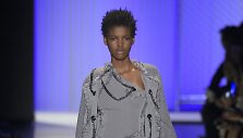 &bdquo;Herve Leger by Max Azria&ldquo; 2016 m. rudens-žiemos kolekcijos modelis