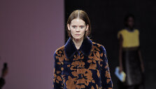 Mary Katrantzou 2015-2016 m. rudens-žiemos kolekcijos modelis