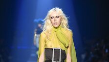 &bdquo;Jean Paul Gaultier&ldquo; 2019&ndash;2020 m. rudens ir žiemos auk&scaron;tosios mados kolekcijos modelis