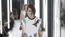 &bdquo;Louis Vuitton&ldquo; 2019 m. pavasario ir vasaros kolekcijos modelis