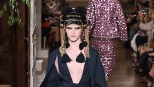 &bdquo;Valentino&ldquo; 2019&ndash;2020 m. rudens ir žiemos auk&scaron;tosios mados kolekcijos modelis