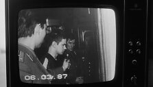 Kadras i&scaron; filmo &bdquo;Vėliava i&scaron; plytų&ldquo; (rež. Saulius Beržinis, 1988)
