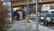 Policija fiksavo telefonais besinaudojančius vairuotojus