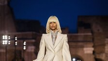 &bdquo;Fendi&ldquo; kolekcijos &bdquo;Romani&scaron;kumo au&scaron;ra&ldquo; modelis