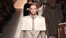 &bdquo;Fendi&ldquo; kolekcijos modelis