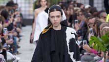 &bdquo;Valentino&ldquo; 2018&ndash;2019 m. rudens ir žiemos kolekcijos modelis