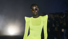 &bdquo;Balmain&ldquo; 2021 m. pavasario ir vasaros kolekcijos modelis