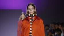 &bdquo;Versace&ldquo; 2019 m. pavasario ir vasaros kolekcijos modelis