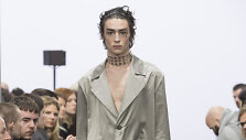 &bdquo;J.W. Anderson&ldquo; 2016 m. rudens-žiemos kolekcijos modelis