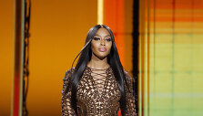 &bdquo;Balmain&ldquo; 2022 m. pavasario ir vasaros kolekcijos modelis: Naomi Campbell